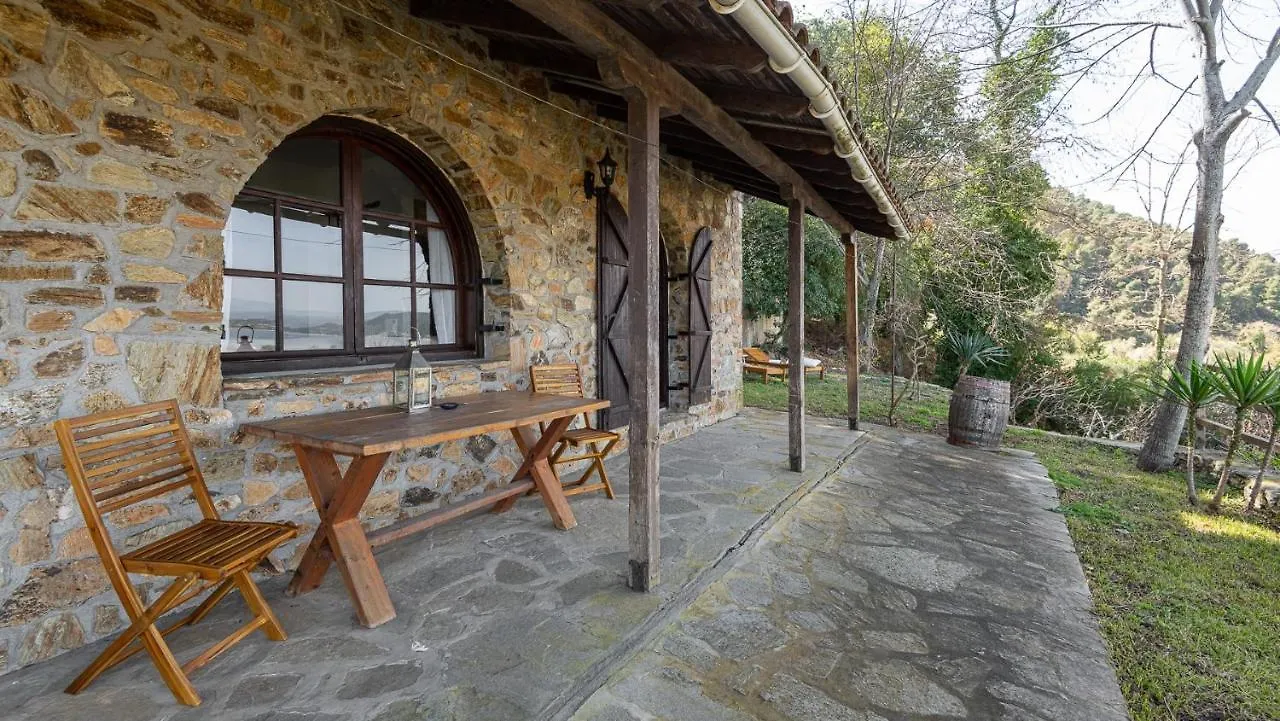 Sun Kiss Cottage, Vourvourou #Feelslikehome